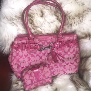 Coach Signature Hamptons Purse Set